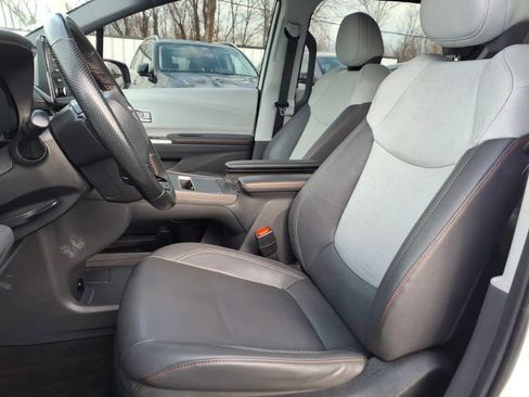 Used 2023 Toyota Sienna XSE w/ XSE Plus Package image 25