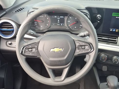 Used 2025 Chevrolet Trax LS FWD image 23