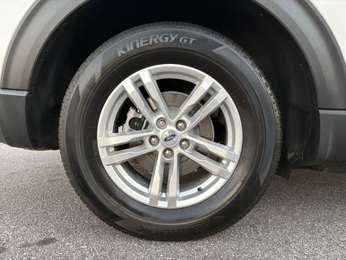 Used 2022 Ford Explorer XLT image 19