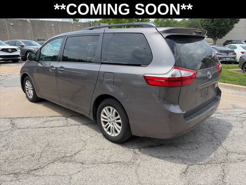 Used 2017 Toyota Sienna XLE FWD image 8