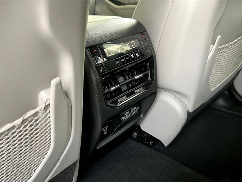Used 2022 Jeep Grand Cherokee Summit w/ Advanced Protech Group IV AWD/4WD image 10