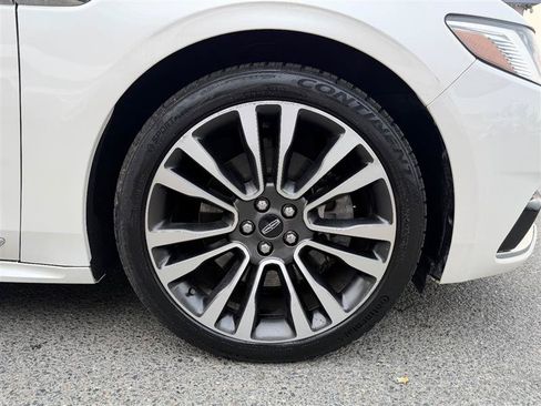 Used 2018 Lincoln Continental Select w/ Continental Climate Package AWD/4WD image 11
