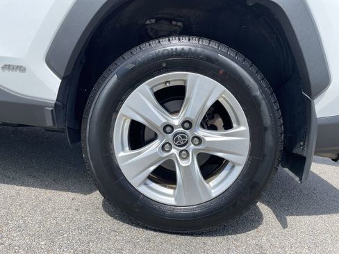 Used 2021 Toyota RAV4 LE AWD/4WD image 10
