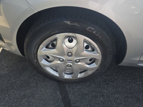 Used 2013 Ford Fiesta SE image 26