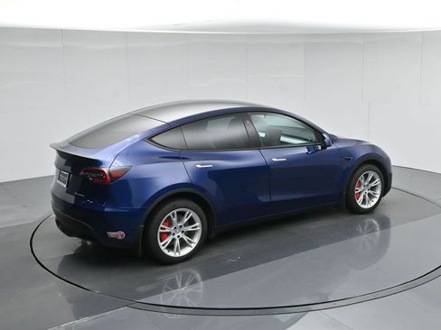 Used 2024 Tesla Model Y Long Range image 39