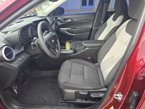 Used 2025 Chevrolet Trax LS w/ Driver Confidence Package image 11