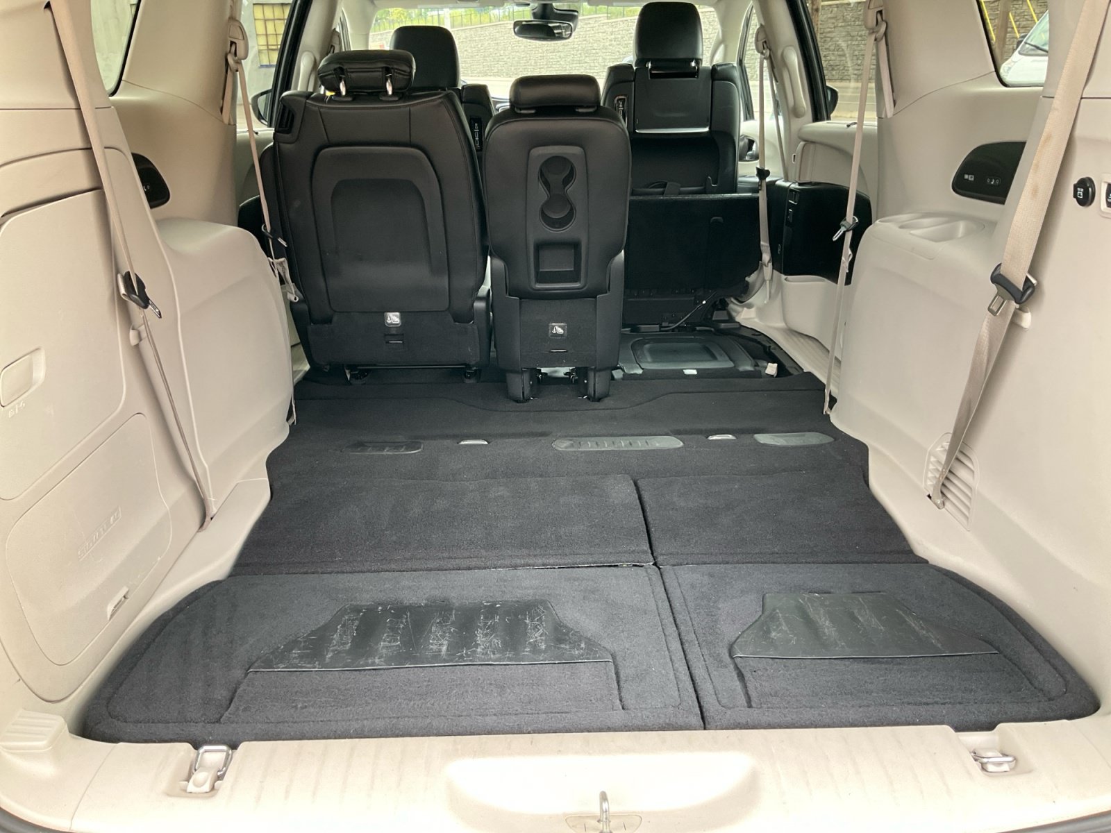 Used 2018 Chrysler Pacifica Limited w/ Advanced Safetytec Group FWD image 26