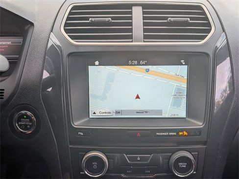 Used 2018 Ford Explorer XLT w/ Equipment Group 202A image 19