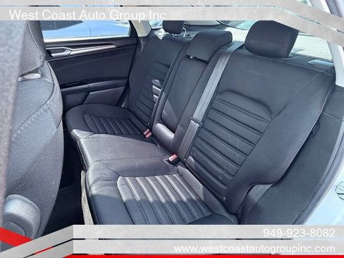 Used 2016 Ford Fusion SE FWD image 10