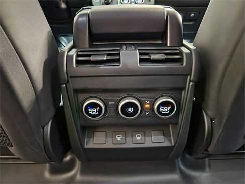 Used 2025 Land Rover Defender 110 X-Dynamic SE image 30