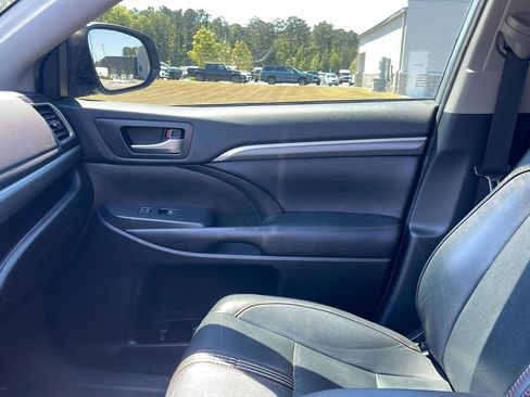 Used 2019 Toyota Highlander SE AWD/4WD image 22