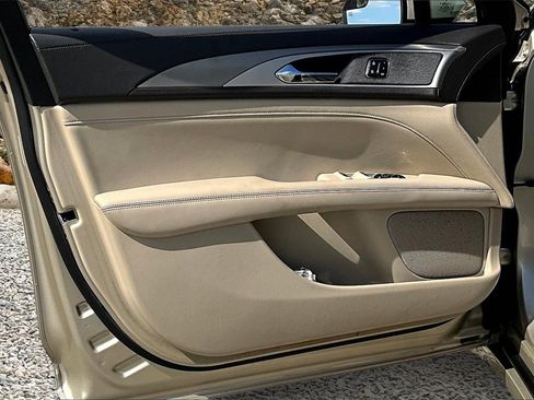 Used 2017 Lincoln MKZ Premiere image 18