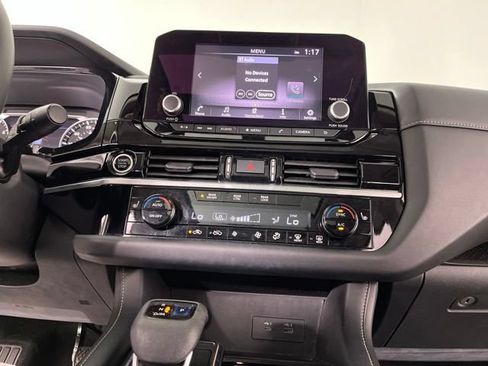 Used 2022 Nissan Pathfinder SV w/ SV Premium Package FWD image 26