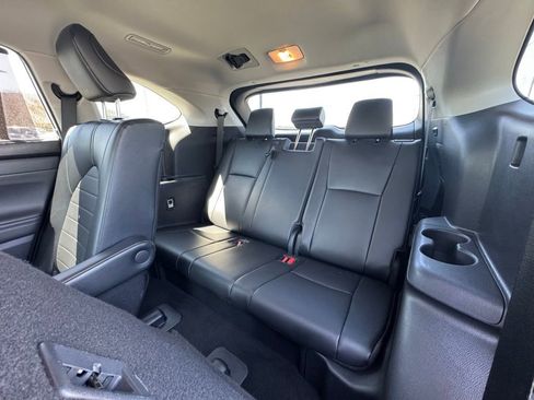 Used 2023 Toyota Highlander XLE image 14