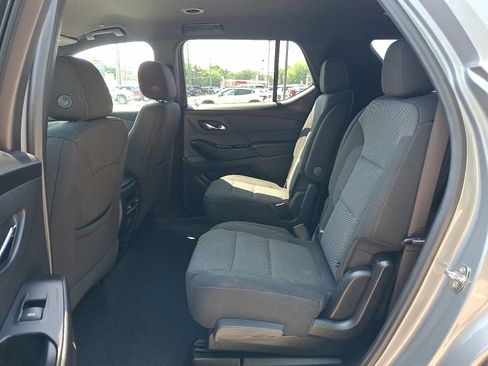 Used 2023 Chevrolet Traverse LT FWD image 11