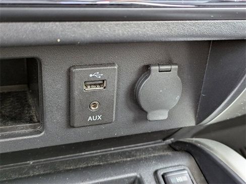 Used 2018 Nissan Titan SV w/ SV Convenience Package image 24