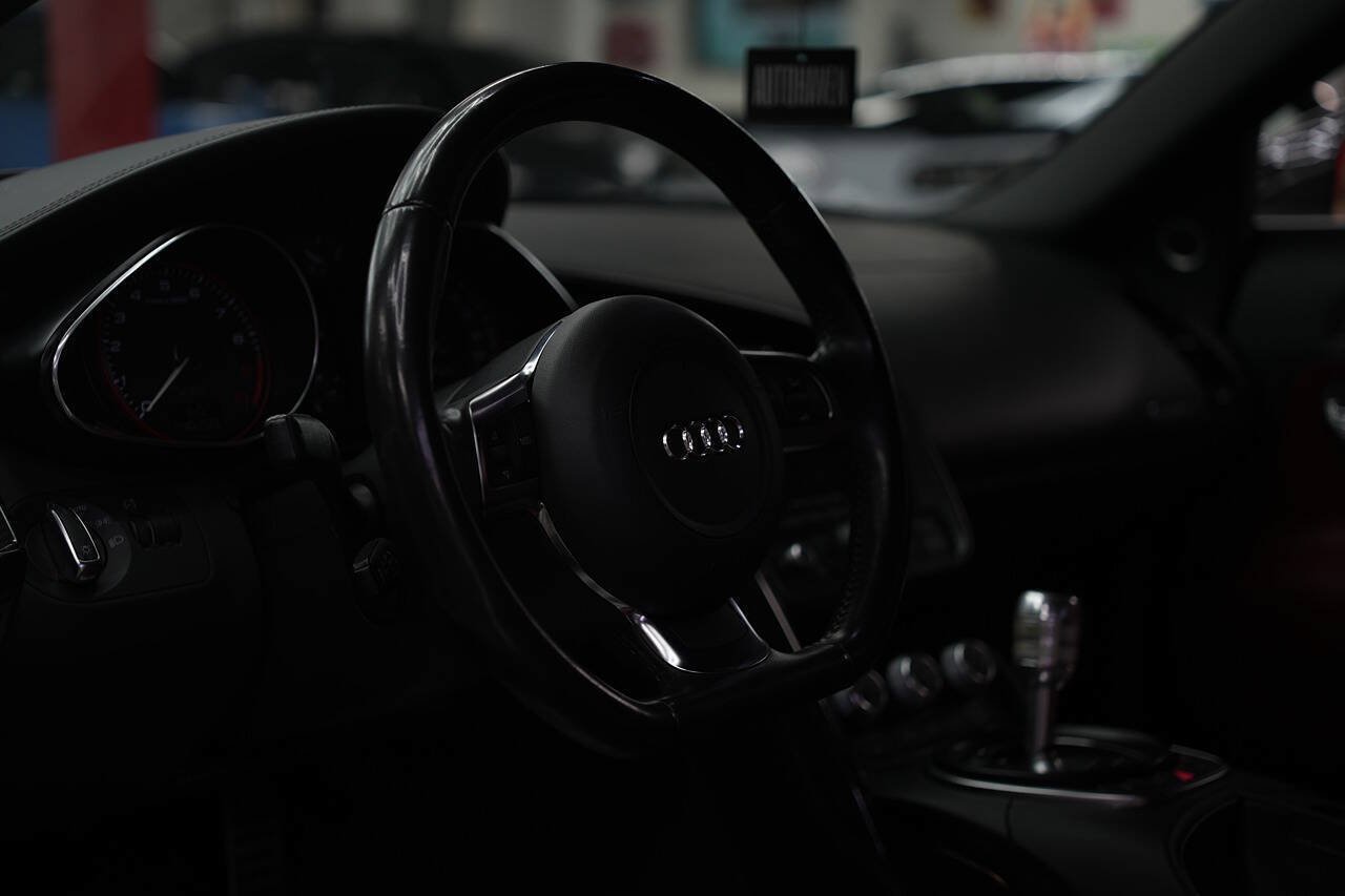Used 2011 Audi R8 V10 AWD/4WD image 23