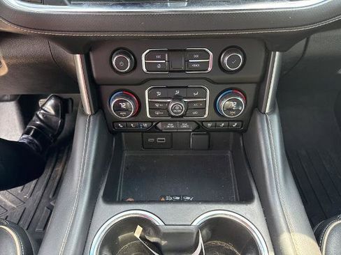 Used 2023 Chevrolet Suburban Premier image 9