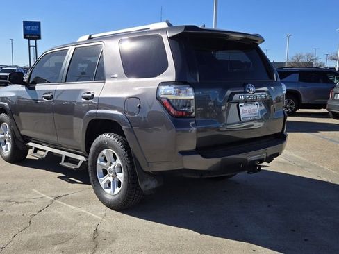 Used 2017 Toyota 4Runner SR5 image 4