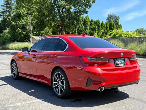 Used 2022 BMW 330i Sedan w/ Premium Package 2 RWD image 4
