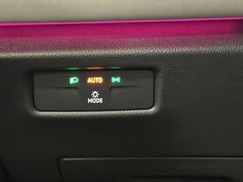 Used 2025 Volkswagen Tiguan SE image 30