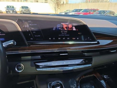 Used 2022 Cadillac Escalade ESV Premium Luxury image 5