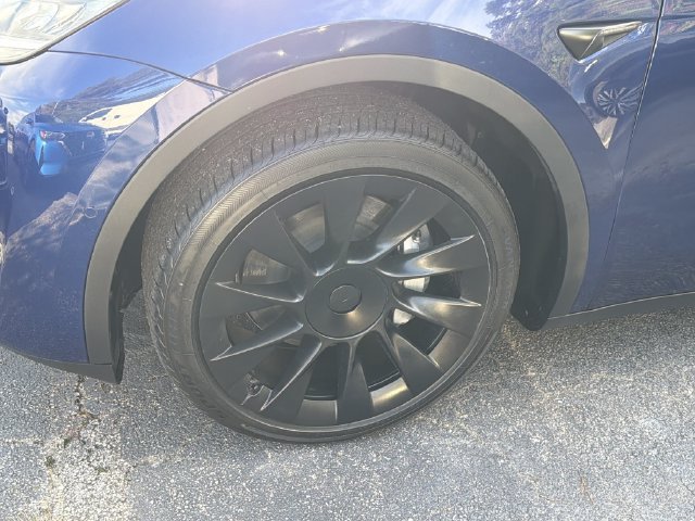 Used 2022 Tesla Model Y Long Range AWD/4WD image 3
