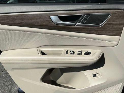 Used 2024 Volkswagen Atlas SEL image 12