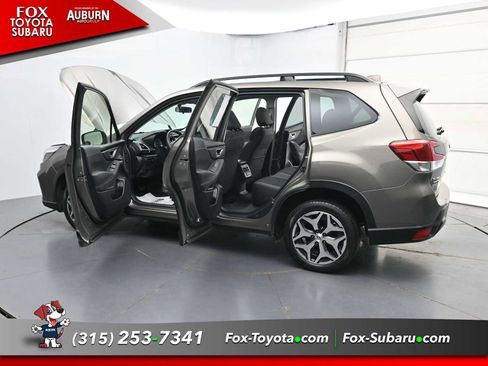 Used 2021 Subaru Forester Premium AWD/4WD image 43