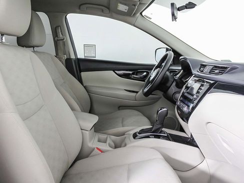 Used 2018 Nissan Rogue Sport SV image 17