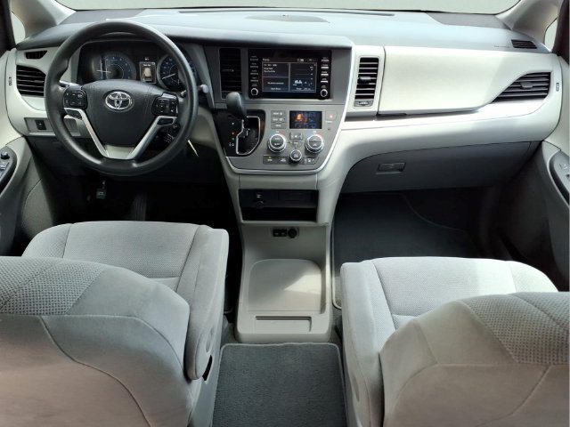 Used 2020 Toyota Sienna L FWD image 21
