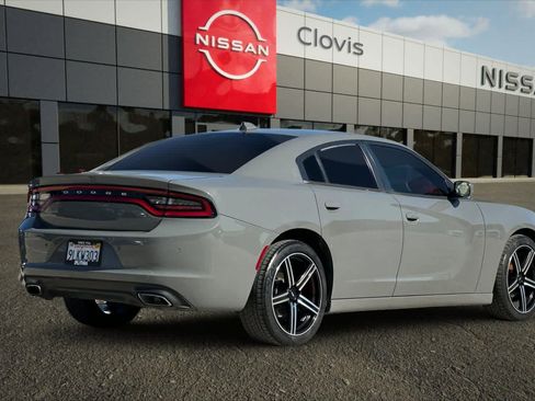 Used 2018 Dodge Charger SXT Plus RWD image 3