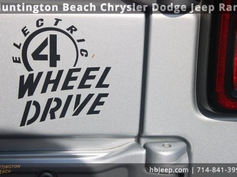 Used 2024 Jeep Wrangler Unlimited image 6