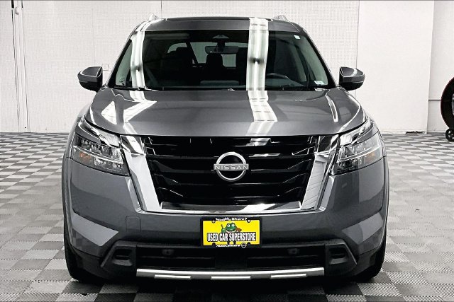 Used 2024 Nissan Pathfinder Platinum w/ Cargo Package AWD/4WD image 4