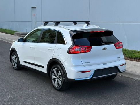 Used 2018 Kia Niro EX Premium FWD image 4
