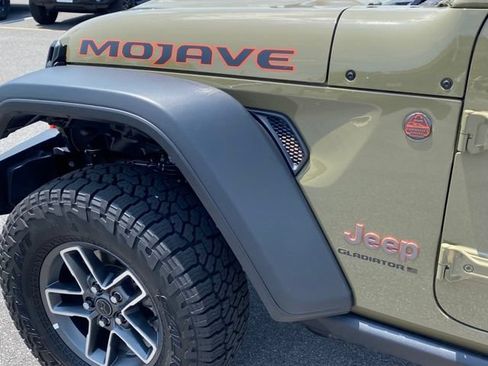 Used 2026 Jeep Gladiator Mojave AWD/4WD image 22
