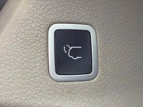 Used 2019 Chrysler Pacifica Touring-L FWD image 18