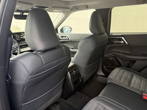 New 2026 Mitsubishi Outlander AWD image 23