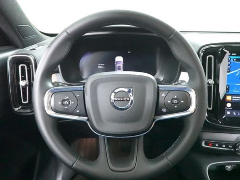 Used 2025 Volvo XC40 B5 Core AWD/4WD image 10