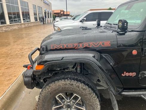 Used 2024 Jeep Gladiator Mojave AWD/4WD image 28
