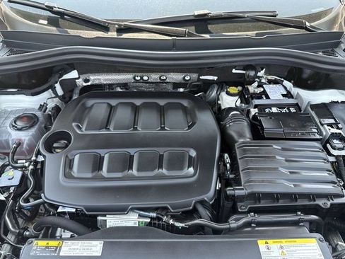 Used 2026 Volkswagen Tiguan SE AWD/4WD image 24