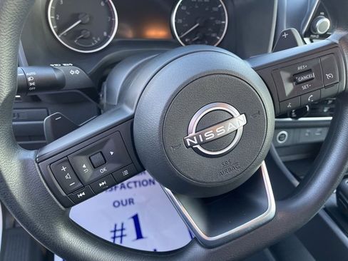 Used 2023 Nissan Rogue S image 19
