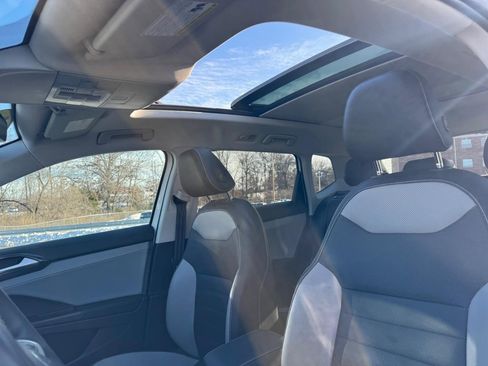 Used 2022 Volkswagen Taos SEL w/ Panoramic Sunroof Package image 25