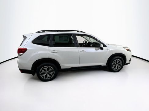 Used 2023 Subaru Forester Premium image 4