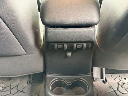 Used 2018 Jeep Wrangler Unlimited Sport S image 12