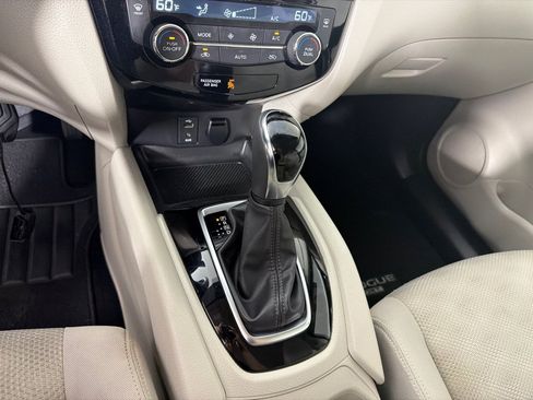 Used 2018 Nissan Rogue Sport SV AWD/4WD image 17