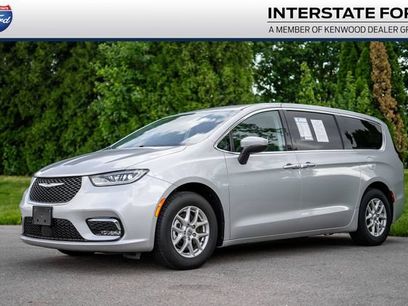 Used 2023 Chrysler Pacifica Touring-L