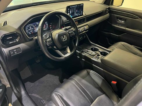 Used 2023 Honda Pilot Elite image 2