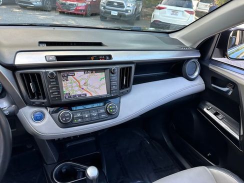 Used 2018 Toyota RAV4 Limited image 18