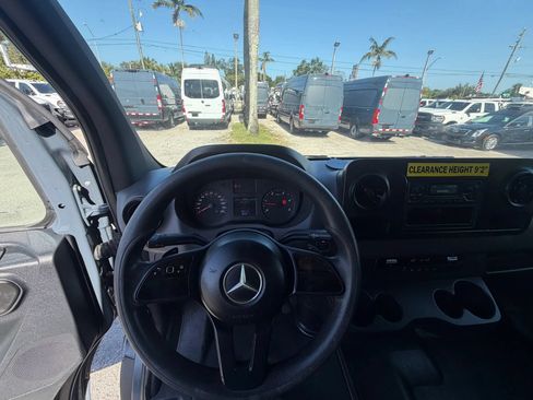 Used 2019 Mercedes-Benz Sprinter 170 image 12